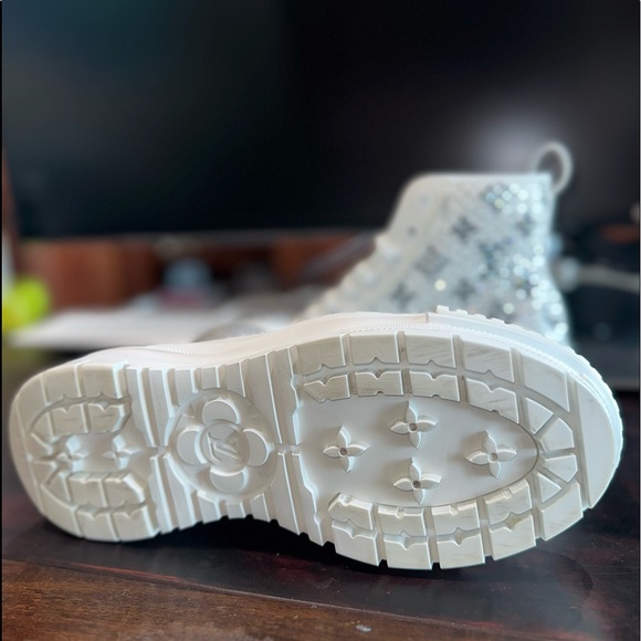 Louis Vuitton LV Squad Sneaker boots. Authentic box, dust bag, and receipt. 39 - Picture 9 of 9